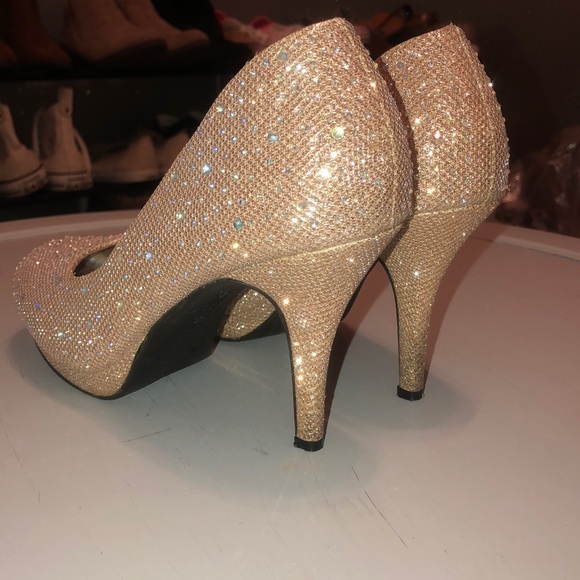 High Heels - Picture 3 of 3